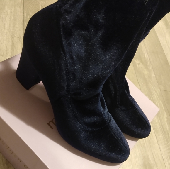 Madden Girl navy velvet booties - Picture 2 of 9